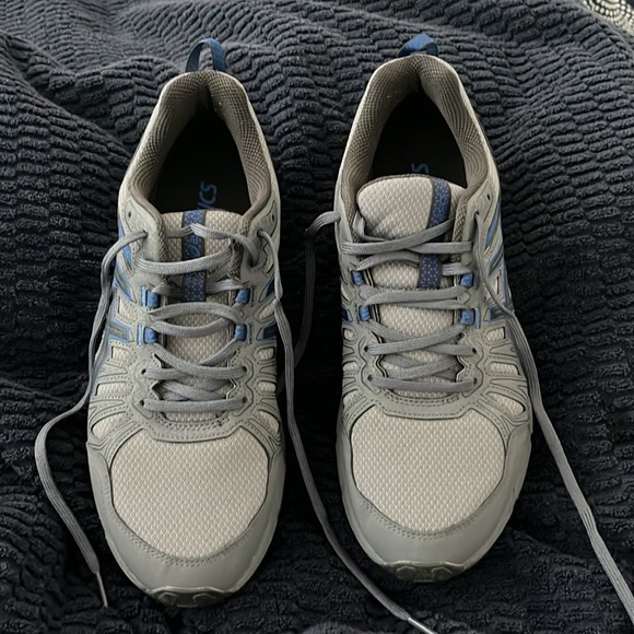 ASICS Gel Venture 7s - Picture 2 of 5